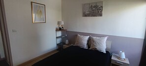 1 bedroom, iron/ironing board, internet, bed sheets