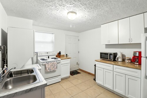 Charming 1-bedroom condo in cool Crystal River with AC