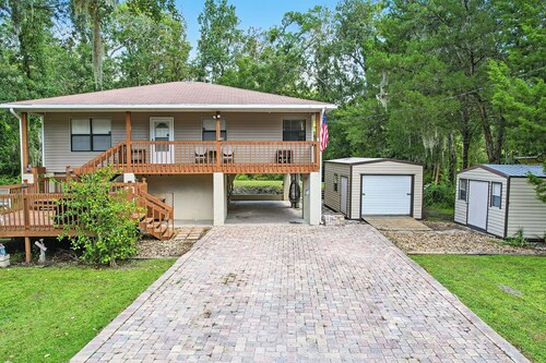 Charming 1-bedroom condo in cool Crystal River with AC