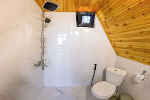 Bungalow, Mountain View | Bathroom | Free toiletries, hair dryer, slippers, soap - Via Bungalows Batumi (Khelvachauri)