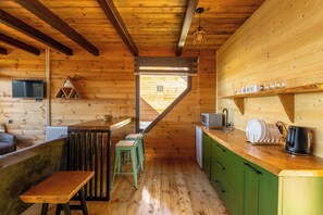 Deluxe Bungalow, Mountain View | Private kitchen