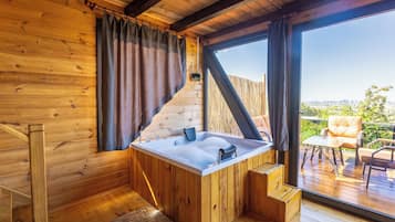 Deluxe Bungalow, Mountain View | Bathroom | Free toiletries, hair dryer, soap, shampoo