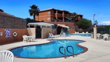 حمّام سباحة خارجي