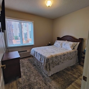 1 habitación, tabla de planchar con plancha, wifi y ropa de cama