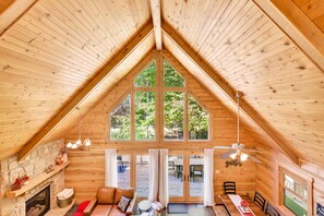 TV, fireplace, DVD player - Log Cabin Luxury Near IU & Lake Monroe (Bloomington)