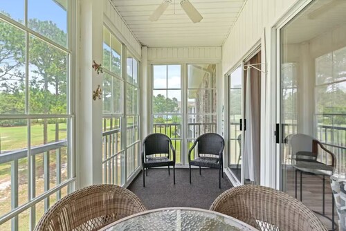 Sandy Knees Retreat - Steps to Golf, Minutes to Sunset Beach