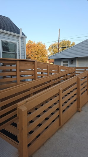 Property grounds - Spacious Family Retreat w/ADA Ramp & ADA bathroom (Maumee)