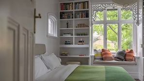 3 chambres, fer et planche à repasser, lit de bébé portatif