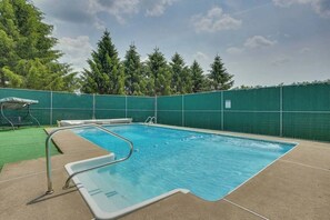 Pool - 3BR Premium Suites • Autumn Midweek - 35% OFF Promo! (Pleasant Mount)