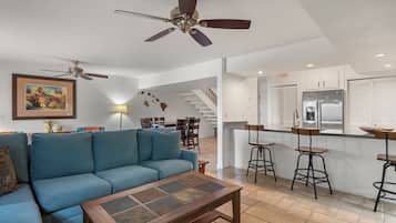 Condo, 3 quartos, vista para o oceano | Área de estar