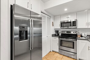 Condo, 3 Bedrooms, Ocean View | Private kitchen - Kaanapali Plantation By Chase N Rainbows (Lahaina)