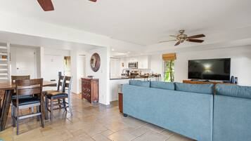 Condo, 3 Bedrooms, Ocean View | Living area