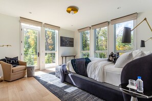 3 bedrooms, desk, iron/ironing board, travel crib - Modern Retreat– EcoFriendly, AllergyFree, Spacious (Stone Ridge)