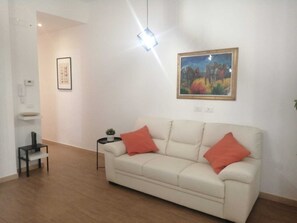 Smart TV, books, stereo