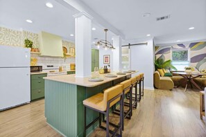 Microwave, oven, stovetop, dishwasher - Island Getaway, Cowboy Pool, Near Downtown & Tybee (Savannah)