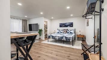 Iron/ironing board, WiFi, bed sheets