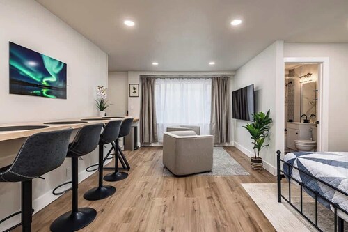 King Bed Studio-Downtown Getaway