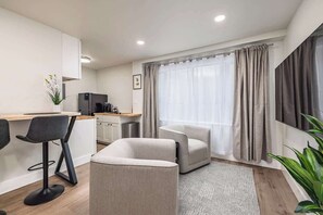 Interior - King Bed Studio-Downtown Getaway (Anchorage)