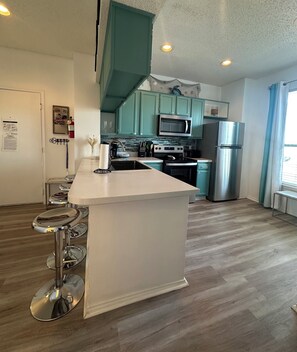 Four Ă micro-ondes, un four, surface de cuisson, lave-vaisselle