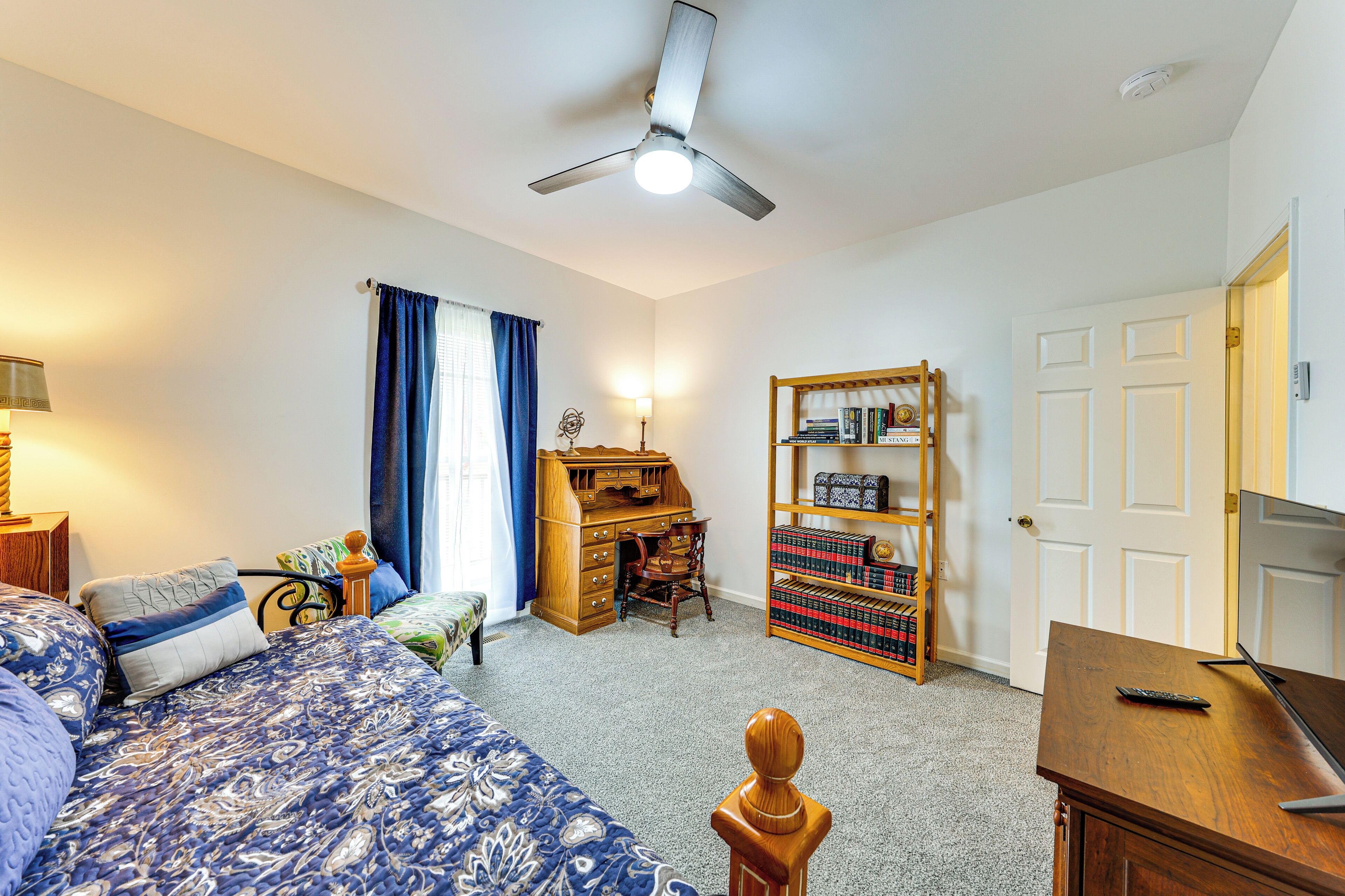 3 Schlafzimmer, Schreibtisch, Bügeleisen/Bügelbrett, Reisekinderbett