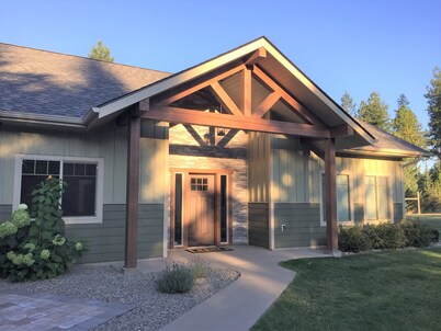 Quail House:  3 Bedroom with Mountain & Valley Views, plus Hot Tub