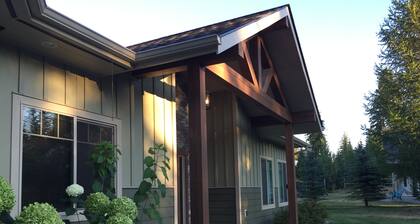 Quail House: VIEW of Mountains & Valley, Hot Tub, 3 Bed/2 Bath