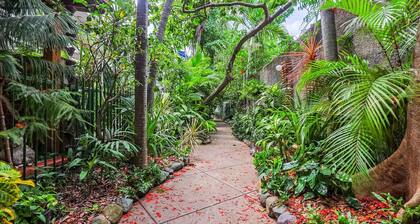 Gazcue 2BD Townhouse Retreat