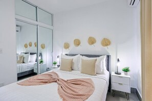 2 bedrooms, desk, iron/ironing board, WiFi - Gazcue 2BD Townhouse Retreat (Santo Domingo)