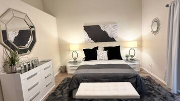 3 bedrooms, desk, iron/ironing board, free WiFi