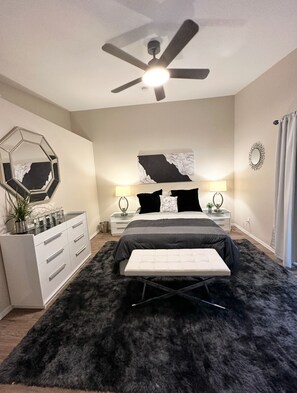 3 habitaciones, escritorio, tabla de planchar con plancha y wifi gratis 