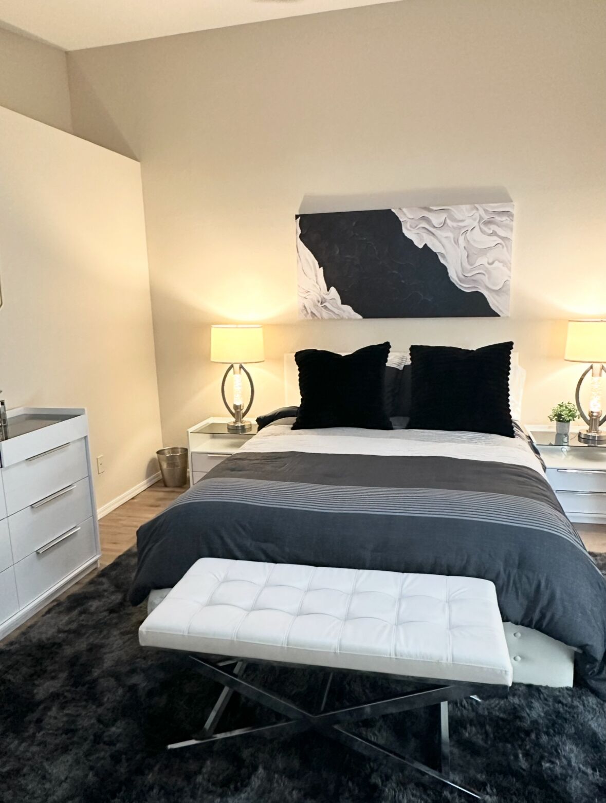 3 soverom, skrivebord, strykejern/-brett og wi-fi (inkludert)