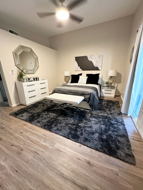 3 chambres, bureau, fer et planche à repasser, accès au Wi-Fi (inclus)