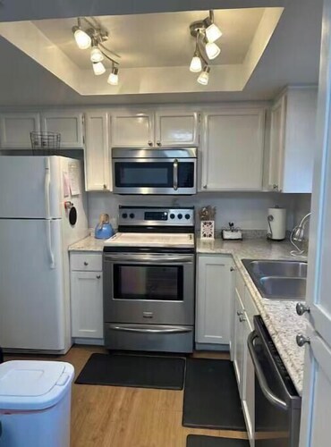 Furnished 2 bed, 1.5 bath, fenced patio condo