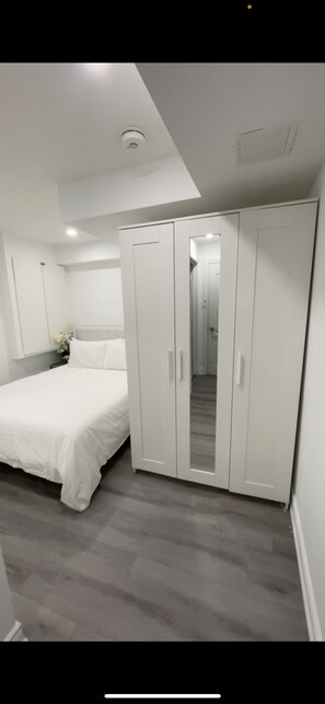 2 slaapkamers, een strijkplank/strijkijzer, wifi, beddengoed