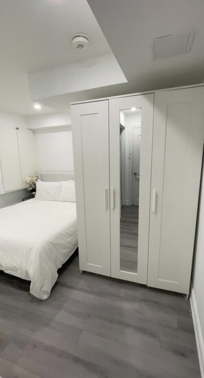 2 habitaciones, tabla de planchar con plancha, wifi y ropa de cama 