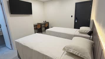 Bureau, espace de travail pour ordinateur portable, Wi-Fi gratuit