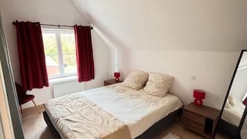 2 chambres, fer et planche à repasser, Wi-Fi gratuit, draps fournis