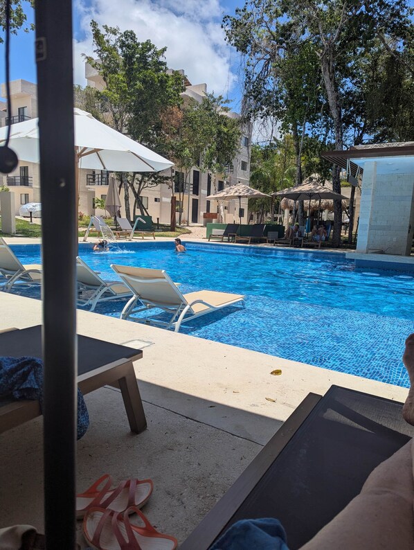 حمّام سباحة خارجي