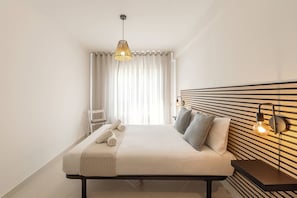 2 bedrooms, iron/ironing board, travel cot, Internet