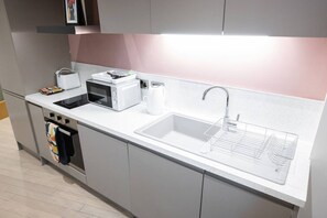 Fridge, microwave, oven, stovetop