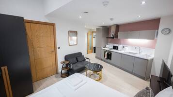 Desk, iron/ironing board, WiFi, bed sheets