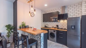 Fridge, microwave, stovetop, dishwasher