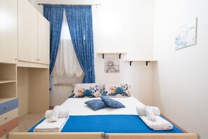 2 habitaciones, tabla de planchar con plancha y ropa de cama 