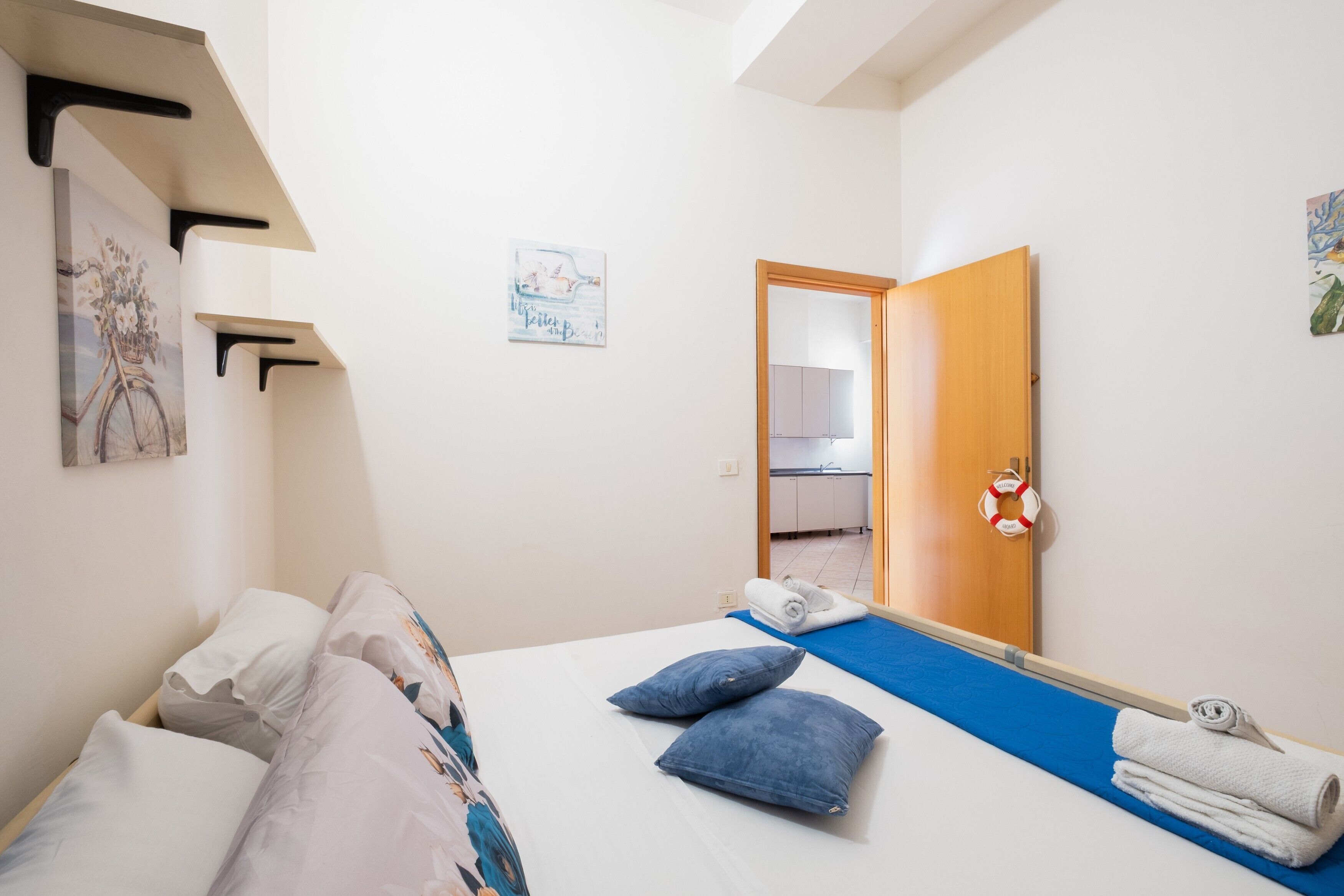 2 bedrooms, iron/ironing board, bed sheets