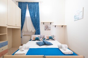 2 chambres, fer et planche Ă repasser, literie fournie