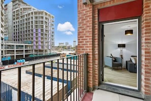 Unclassified image, 3 of 62, button