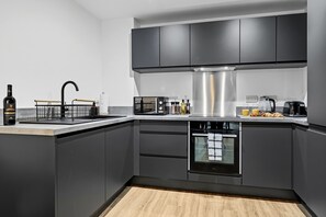 Four Ă micro-ondes, un four, surface de cuisson