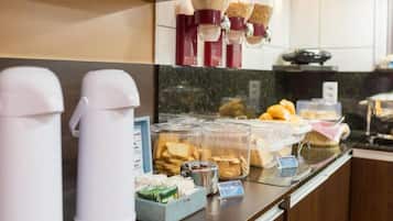 Desayuno bufé gratuito y diario