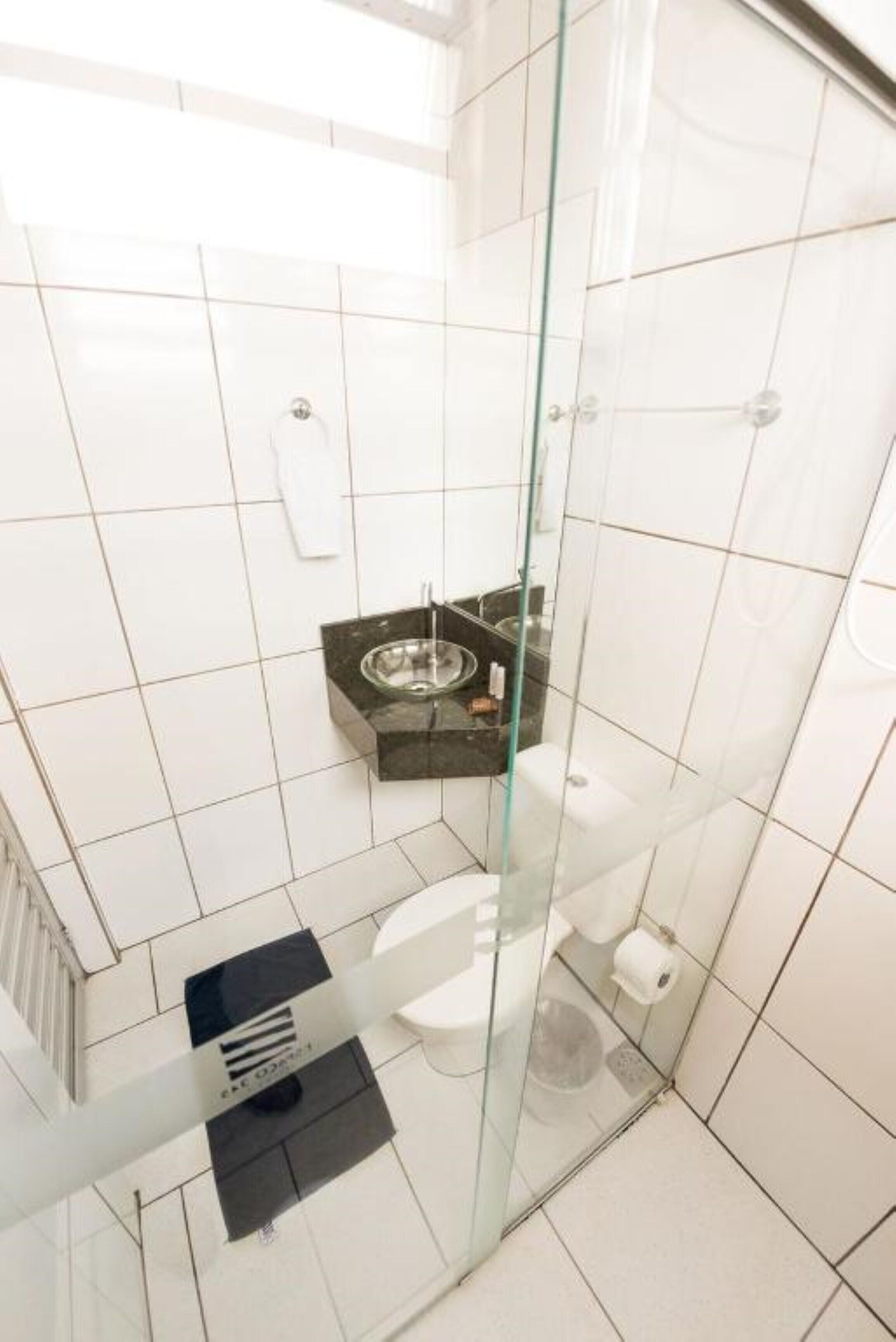 Towels, shampoo, toilet paper