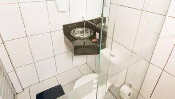 Towels, shampoo, toilet paper